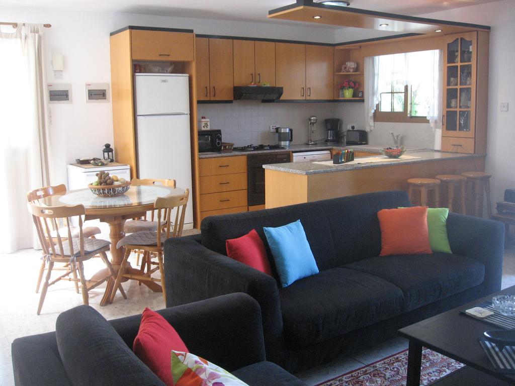 Zena Holiday Villa بيسوري الغرفة الصورة