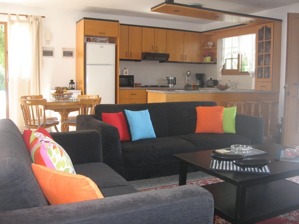 Zena Holiday Villa بيسوري الغرفة الصورة